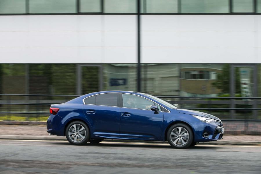  Toyota Avensis 2015 года  (UK) (фото 4 из 27)
